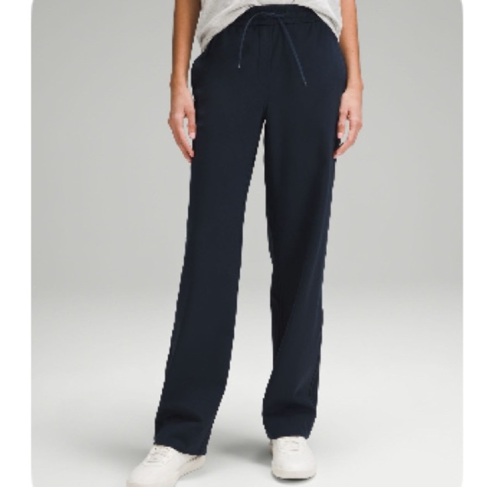 Lululemon straight leg- mid rise Women's Drawstring Pants, luxtreme like new